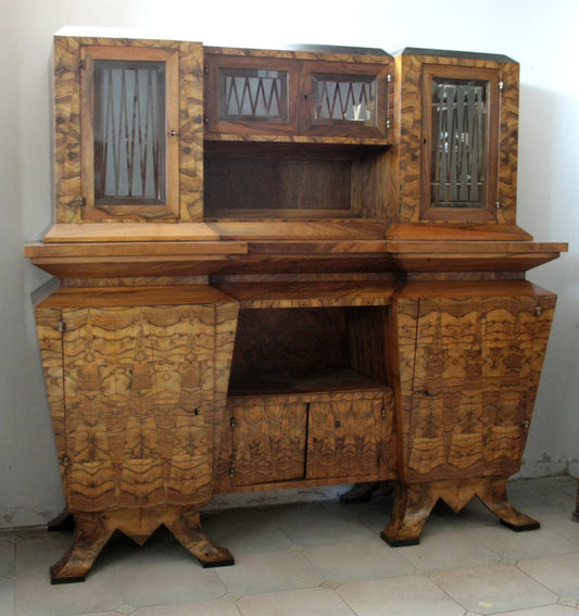 Aparador de madera de dos cuerpos de estilo Art Déco, inspirado en la Roma italiana, realizado para el ministro Bottai en 1933.