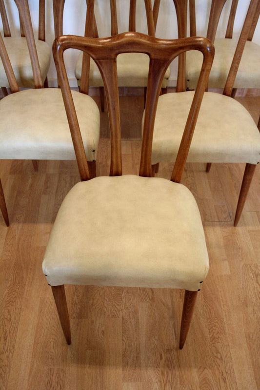 Conjunto de 6 sillas de diseño italiano moderno de mediados de siglo, fabricadas en la década de 1960 con piel sintética blanca, en perfecto estado.