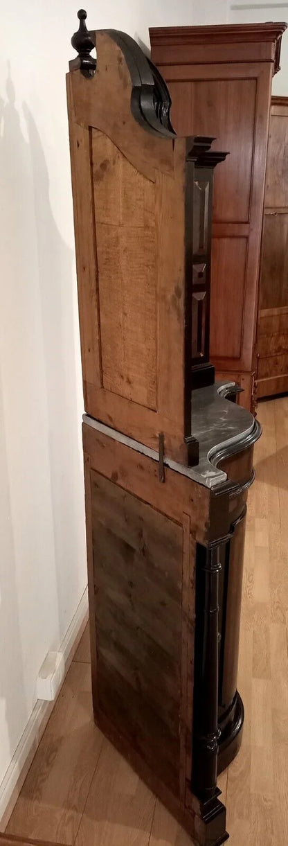 Antica angoliera in legno con splendido intaglio e corpo inferiore in ottime condizioni