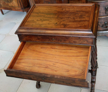 Mobile svuotatasche mogano xix secolo con cassetto aperto e venatura calda del legno ideale per cucito francese