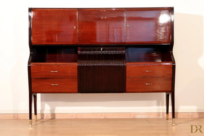 Credenza di metà secolo di osvaldo borsani in mogano lucido con pannello verticale a stecche, arredamenti borsani varedo
