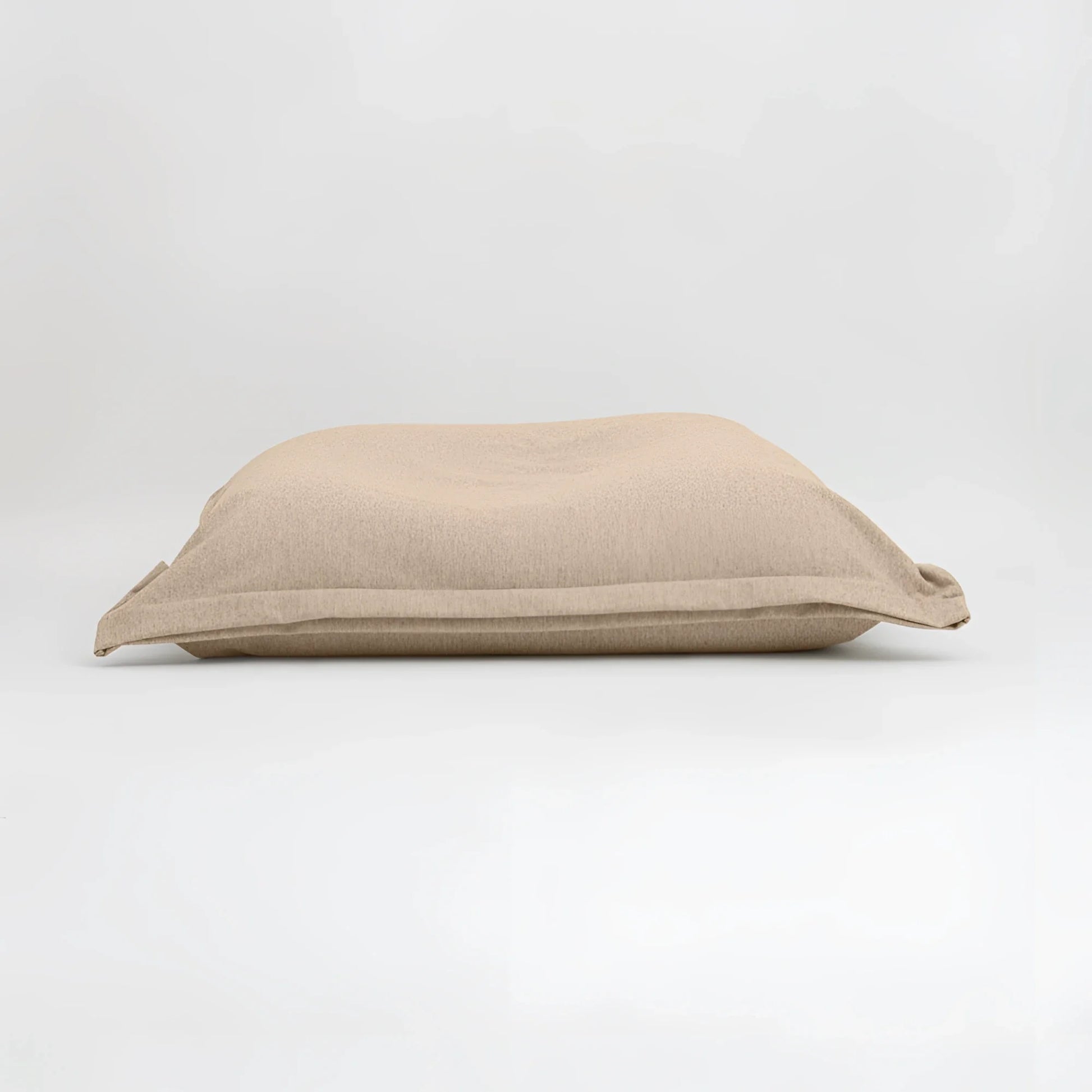 Maxi cuscino firenze beige in lino con superficie morbida leggermente testurizzata e dimensioni generose infinito abbraccio