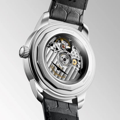 L’orologio longines conquest heritage central power riserva 38mm acciaio con cinturino in pelle e fondello trasparente