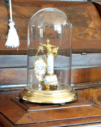 Orologio da tavolo in bronzo e smalti art decò xix secolo con base scena galanti e figura femminile sotto cupola di vetro