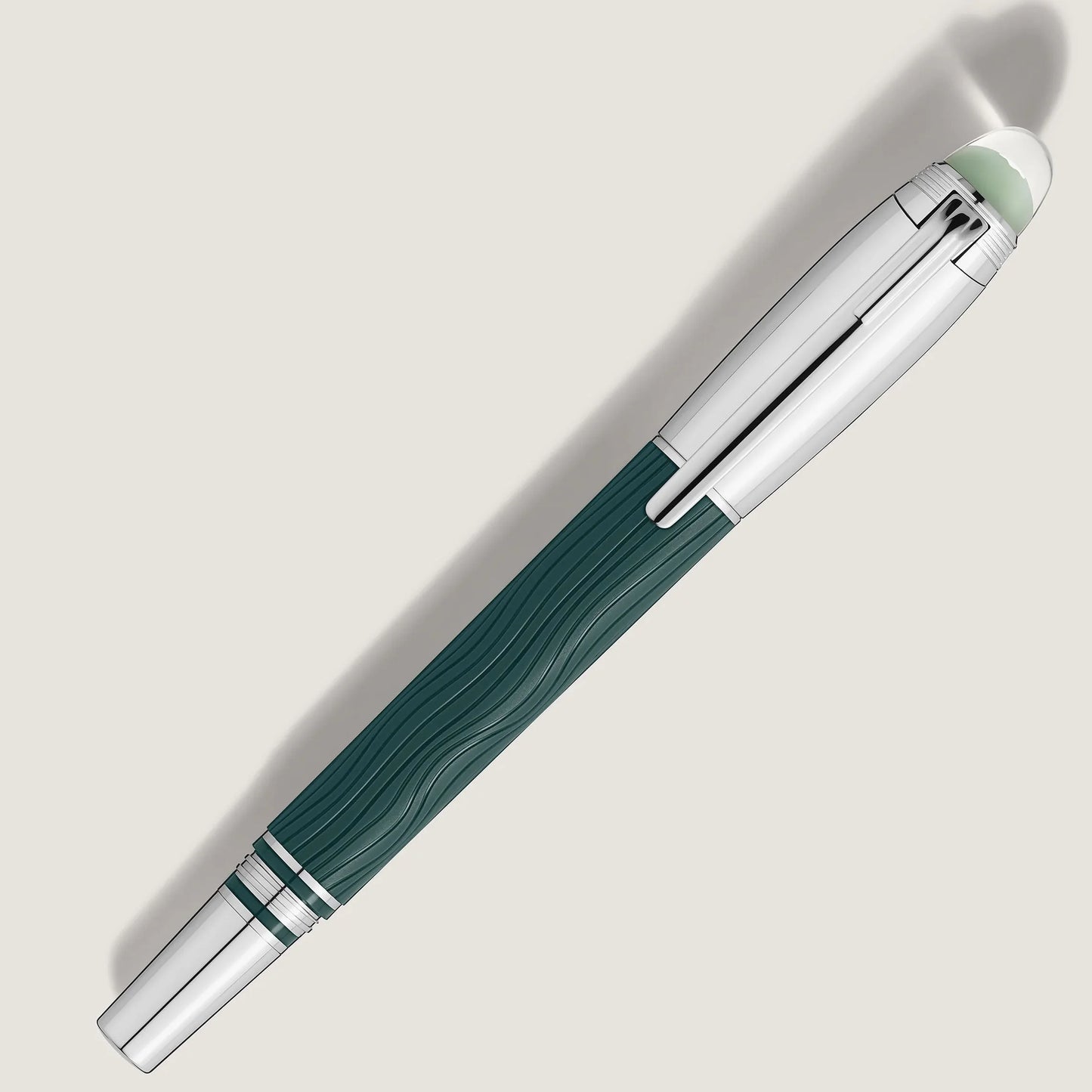 Montblanc fineliner starwalker polargreen cattura con fusto verde smeraldo ondulato e accenti argento lucidati
