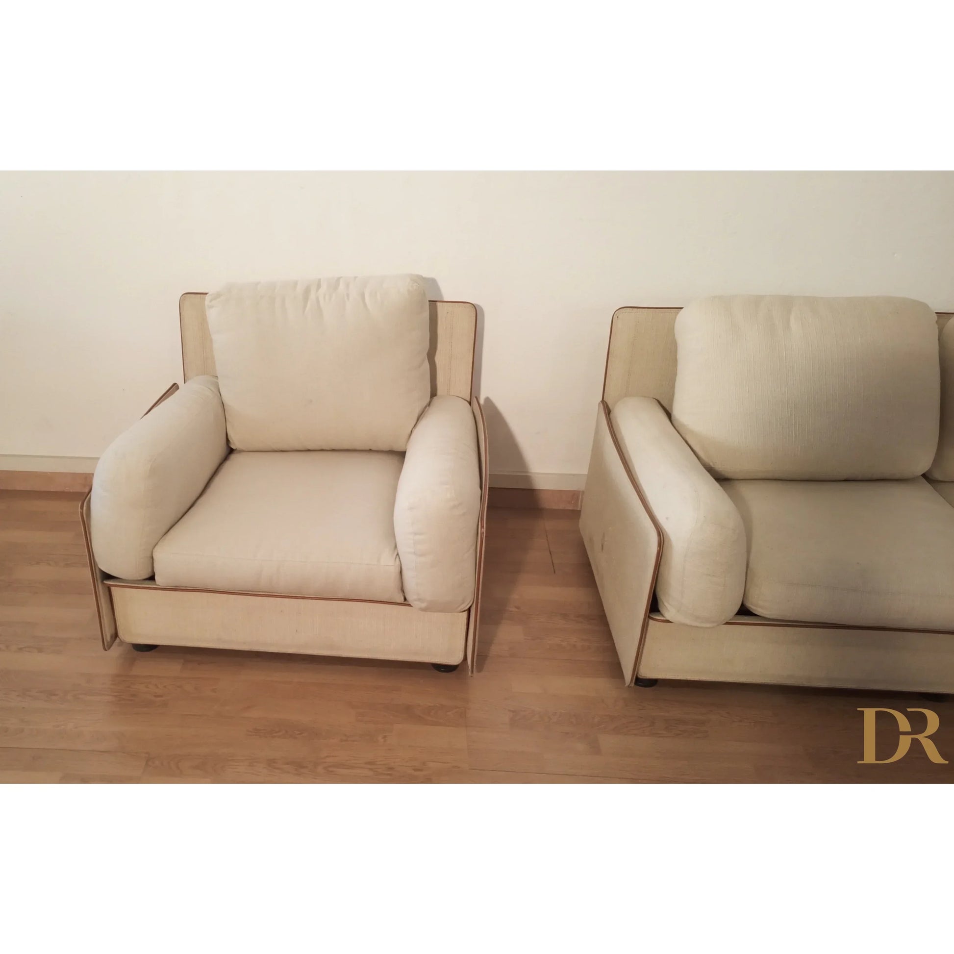 Cream-colored leather armchair modello redifiori set by riccardo arbizzoni for zanotta 1978 with clean modern lines