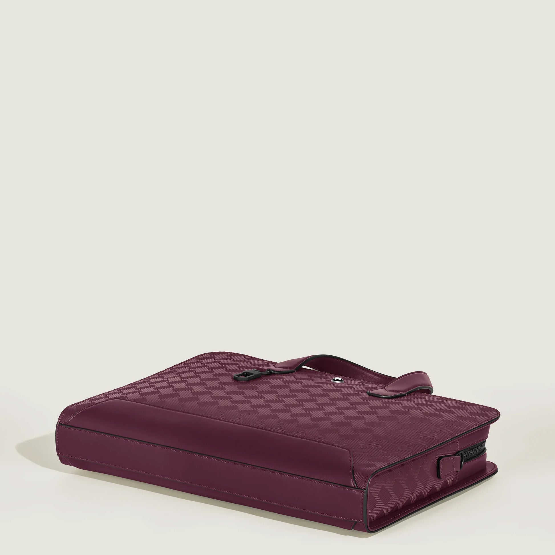 Montblanc portadocumenti sottile extreme 3.0 cassis bordeaux con motivo distintivo e dettagli in pelle nera per eleganti professionisti urbani