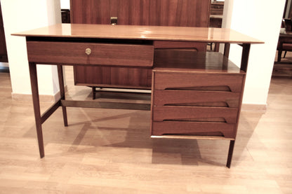 Scrivania in legno mid-century moderno con cassetti e finitura bicolore design edmondo palutari anni 50 vintage
