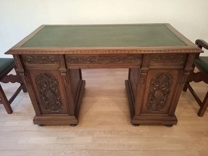 Set di sedie e scrivania ministeriale in noce con piano in pelle verde per scrivania studio stile eclettico elegante