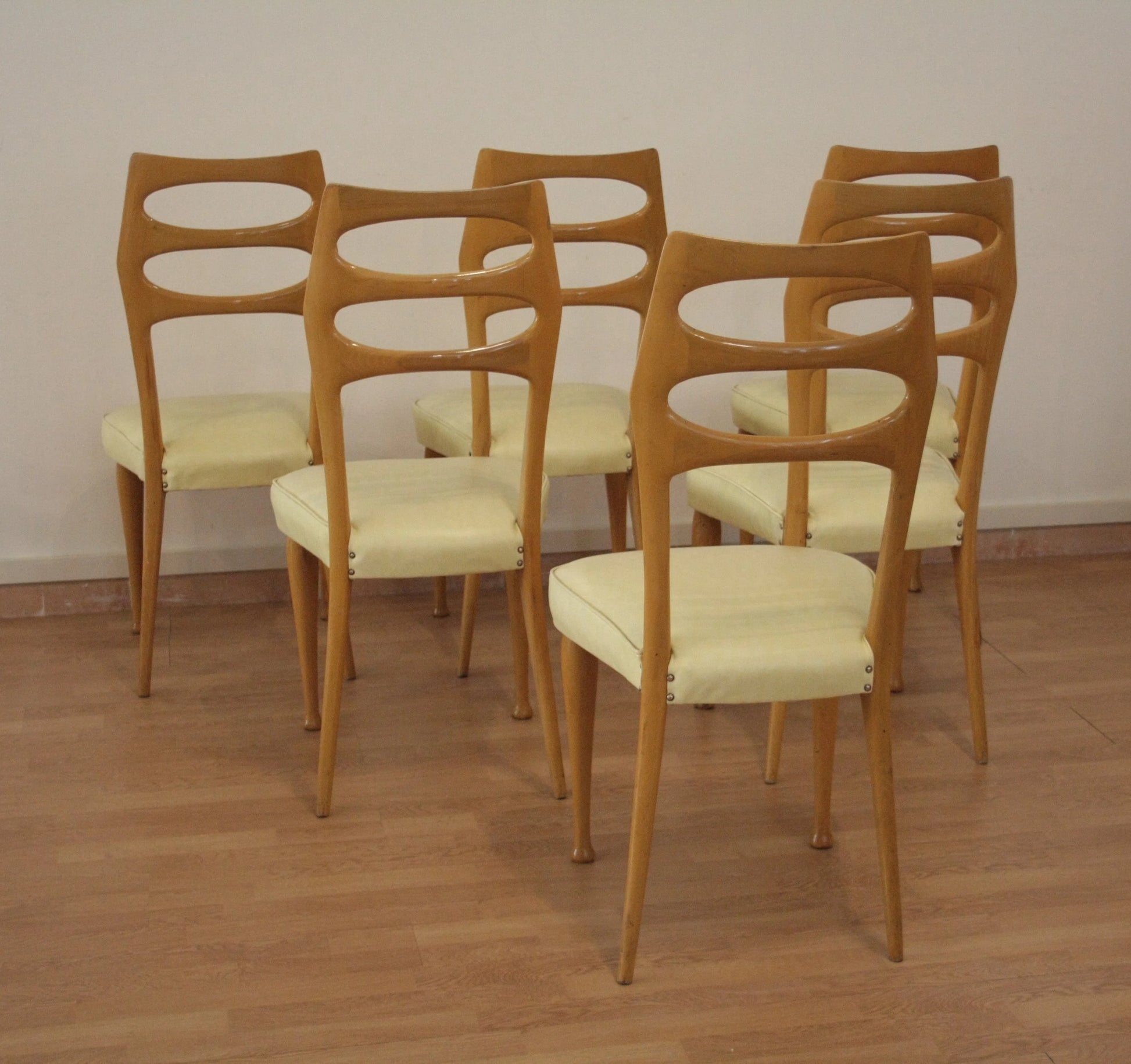 Set di 6 sedie da pranzo mid-century moderne di vittorio dassi in legno chiaro con sedili crema, dario raia antiquariato