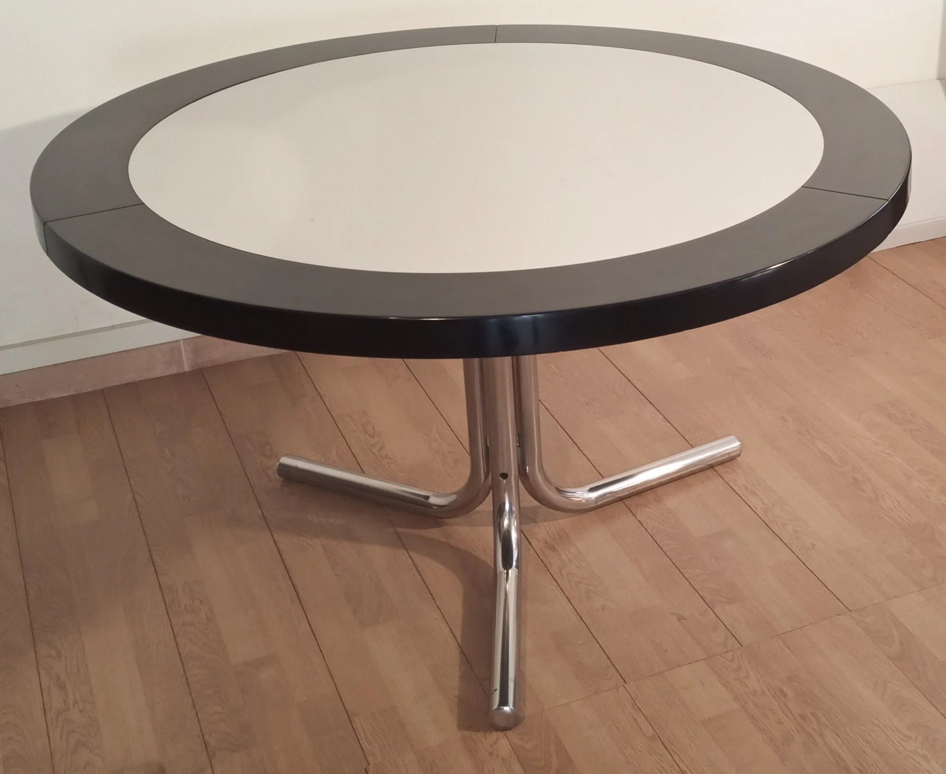 Tavolo da pranzo desco vintage di achille castiglioni per zanotta con piano nero e gambe in cromo anni 70