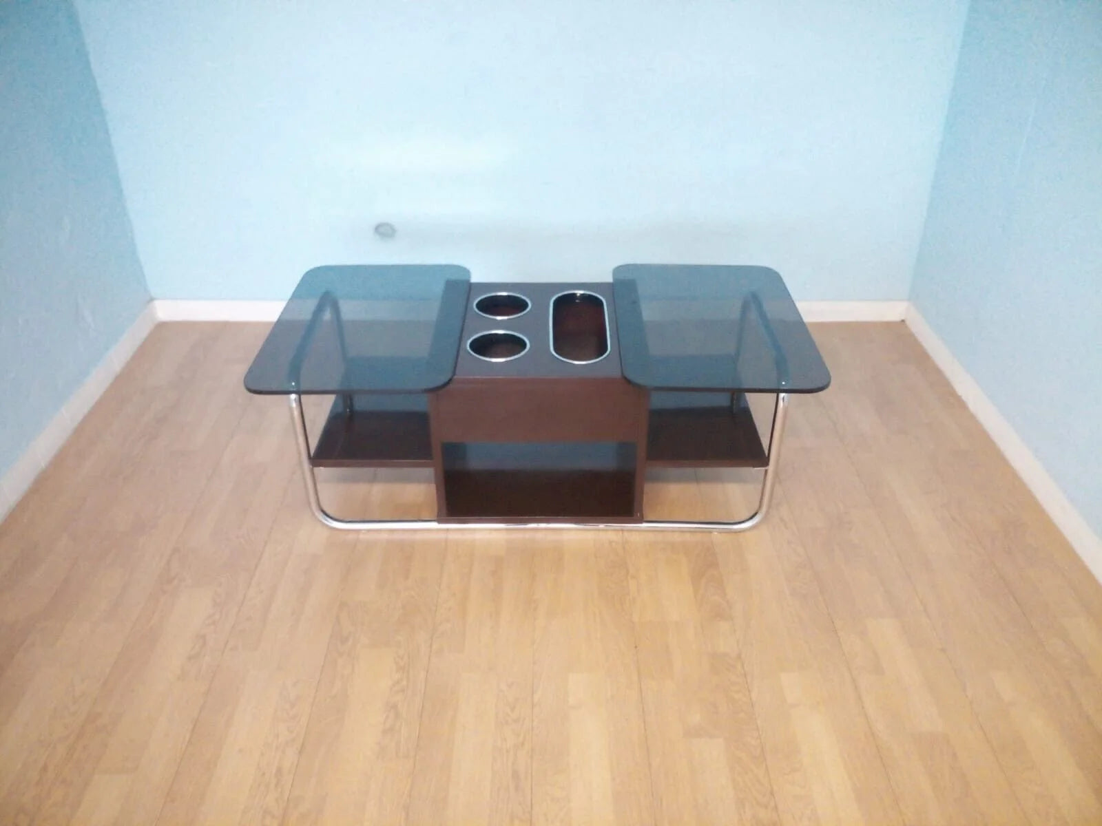 Tavolino bar vintage con pannelli in vetro fumè e console centrale marrone in metallo cromato splendido anni 70